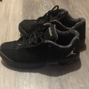 Black Jordan big kid size 4.5